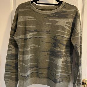 zoe and liv, camo, camouflage, green, sweatshirt, crew neck